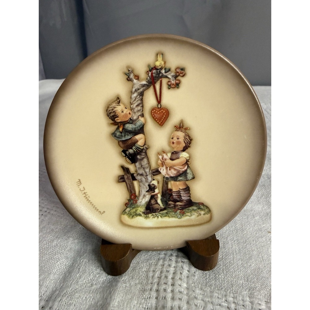 Goebel Hummel Mini Plate 1998 "Here's My Heart"- Century Collection